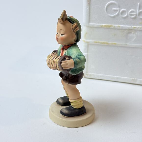 Rare MINT Goebel‎ Hummel Accordian Boy #185 Vintage Germany Figurine kinderspiel - Picture 4 of 9